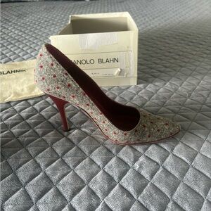 Manolo Blahnik Fabric Pumps. Size 37.5.